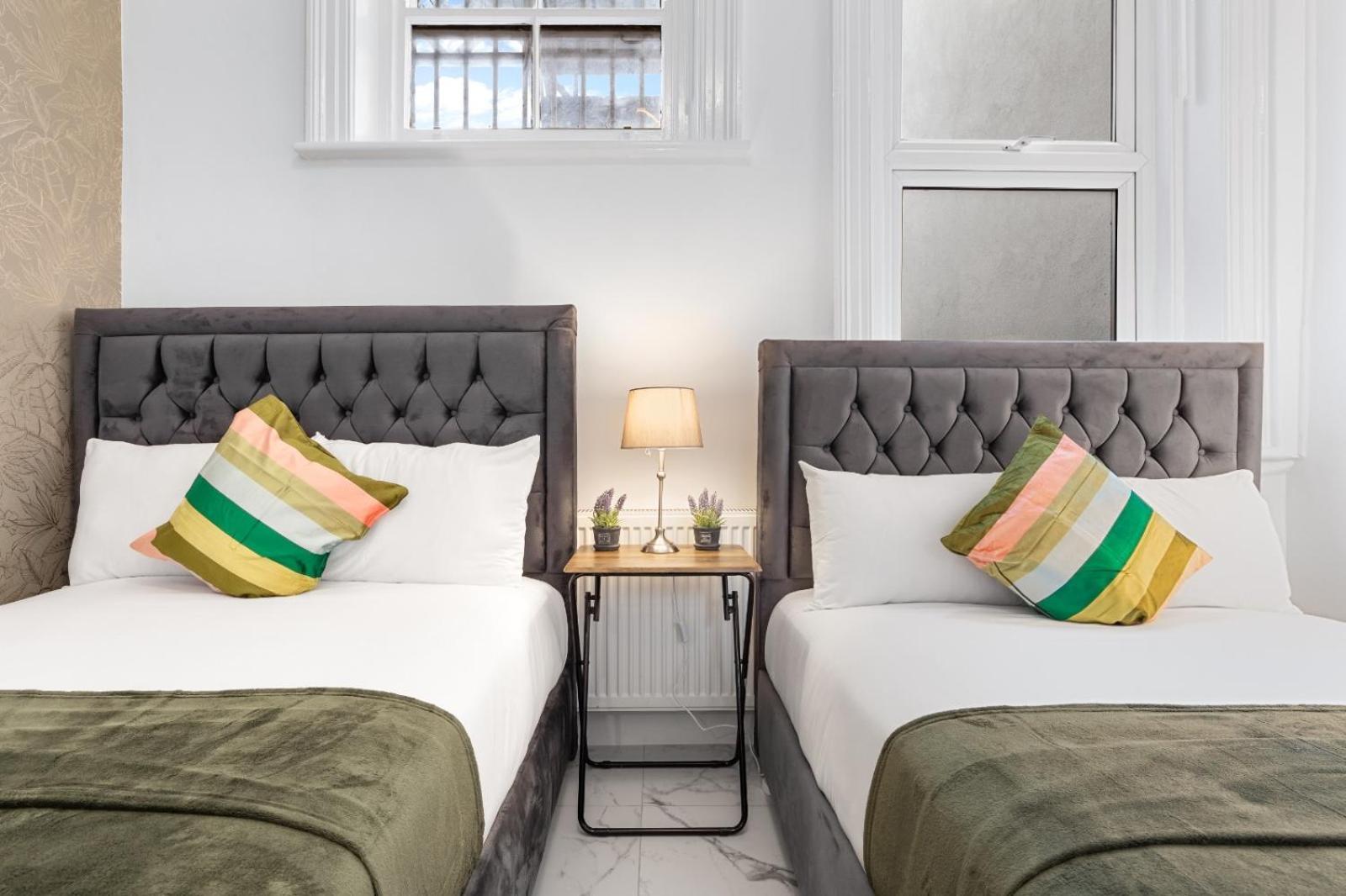1b Flat, Sleeps 5 In Finchley Tw18 * Londra