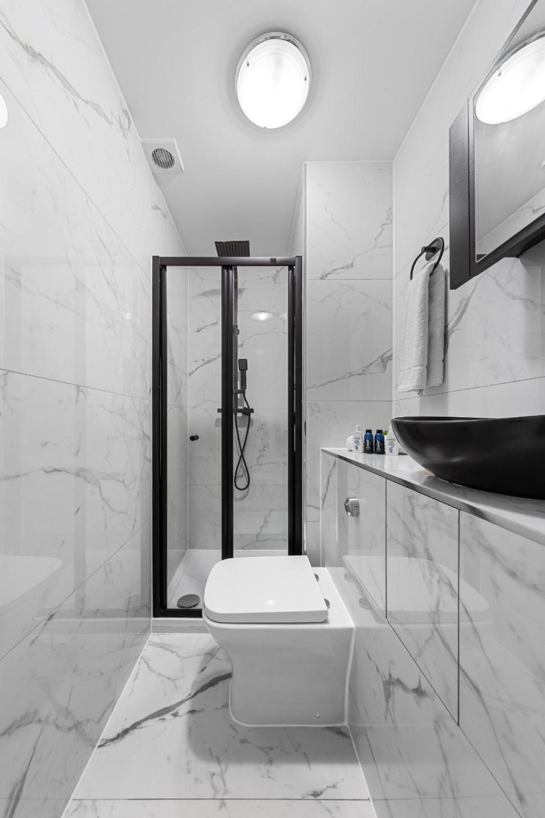 Appartamento 1b Flat, Sleeps 5 In Finchley Tw18 *